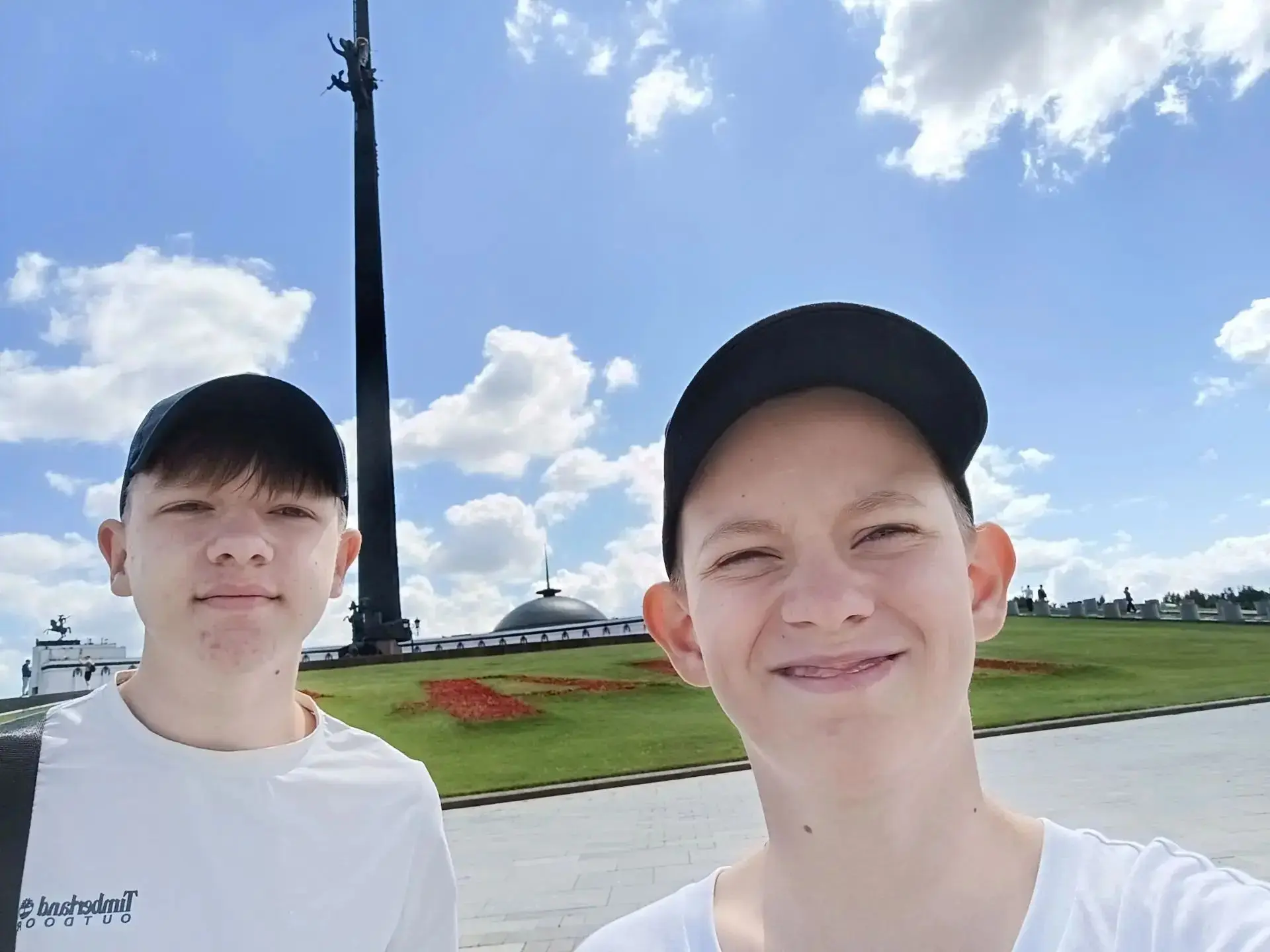 🏢 ВОЗВРАЩЕНИЕ 💫

 Вот и закончилось увлекательное путешествие мальчишек и их учителя  - все благоп
