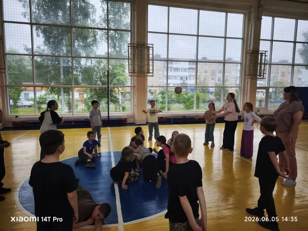 🌞 Школьная площадка. День 5

😊 Насыщенная программа дня не дает скучать ребятам. Узнали больше о Д