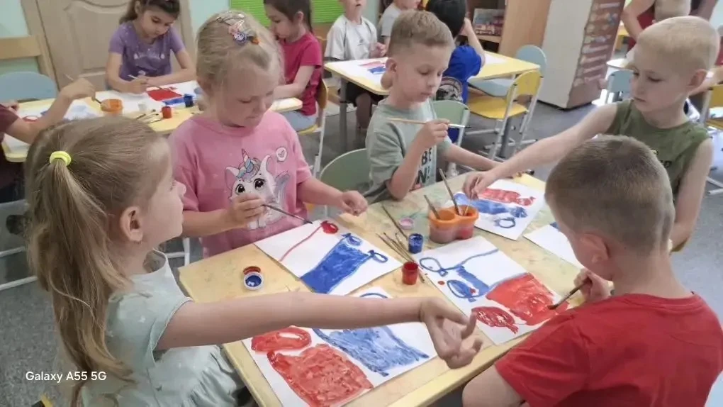🌈🎨Краски Родины в детских ладонях🤚

В преддверии великого дня, когда страна дышит единым ритмом, 