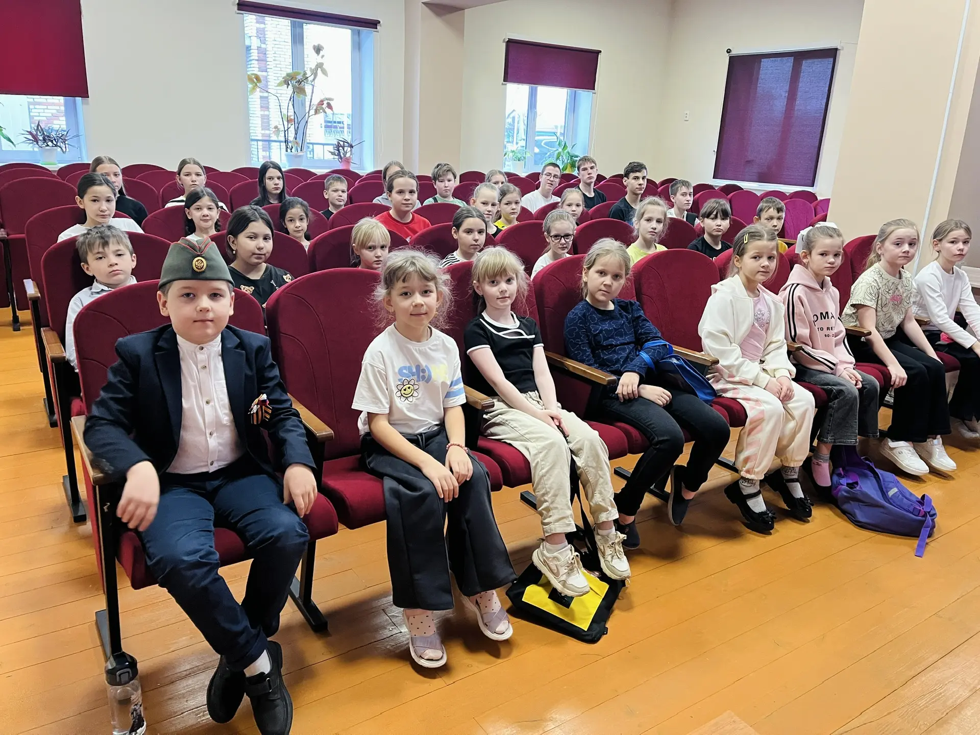 ⭐️В рамках Года Защитника Отечества в нашей школе прошёл классный час, посвящённый Дню Героев Отечес