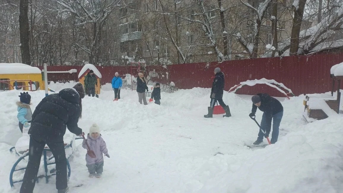 В субботу и воскресенье сотрудники, учащиеся, родители Центра образования, отбросив все свои дела, в