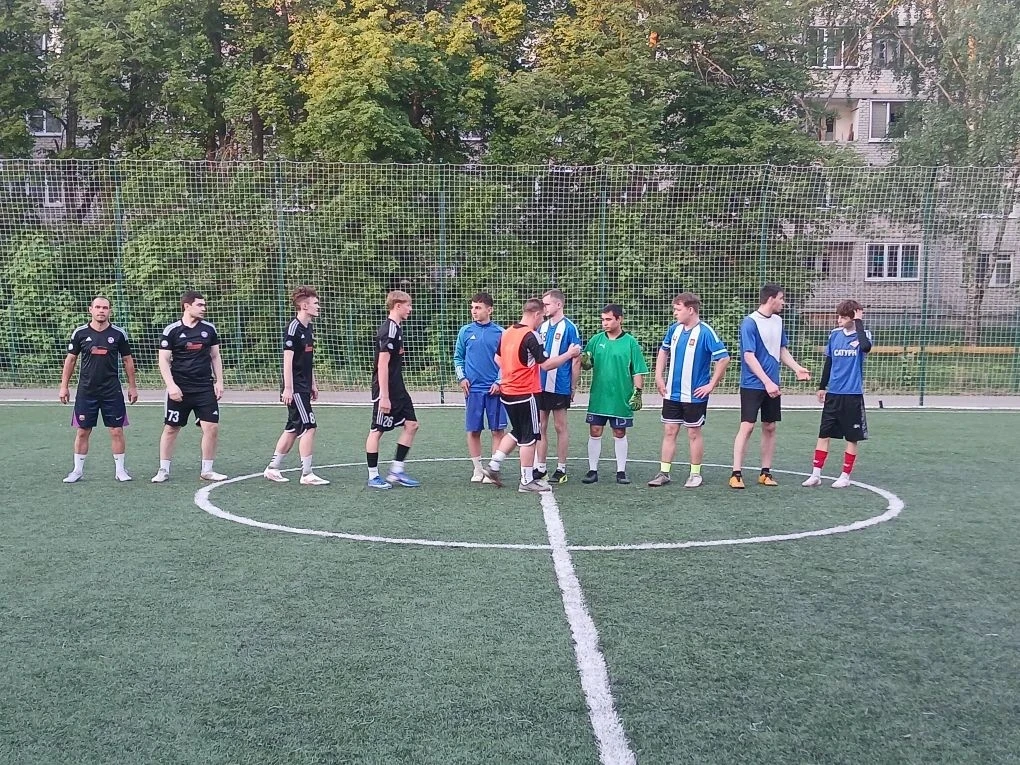 На многофункциональном стадионе «Торпедо» стартовал футбольный турнир «Кубок открытия». Первые матчи