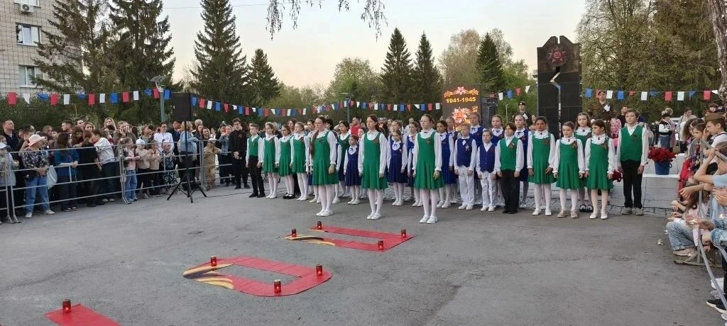 🕯️ Вклад в Память: лицеисты присоединились к акции «Свеча Памяти»  В преддверии Дня Победы наши учит