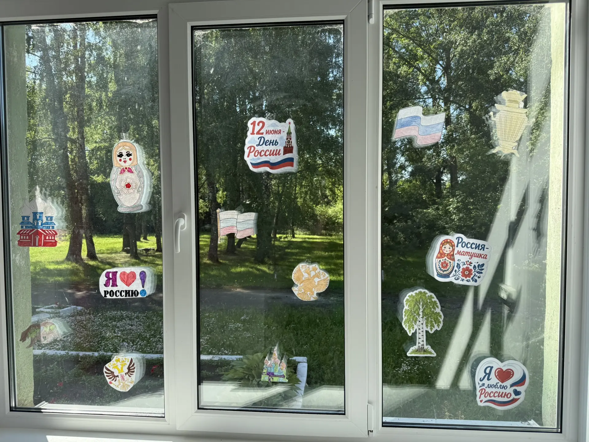 🎉 В Новопетровской школе прошла патриотическая акция «Окна России»! 🇷🇺

Обучающиеся вместе украси