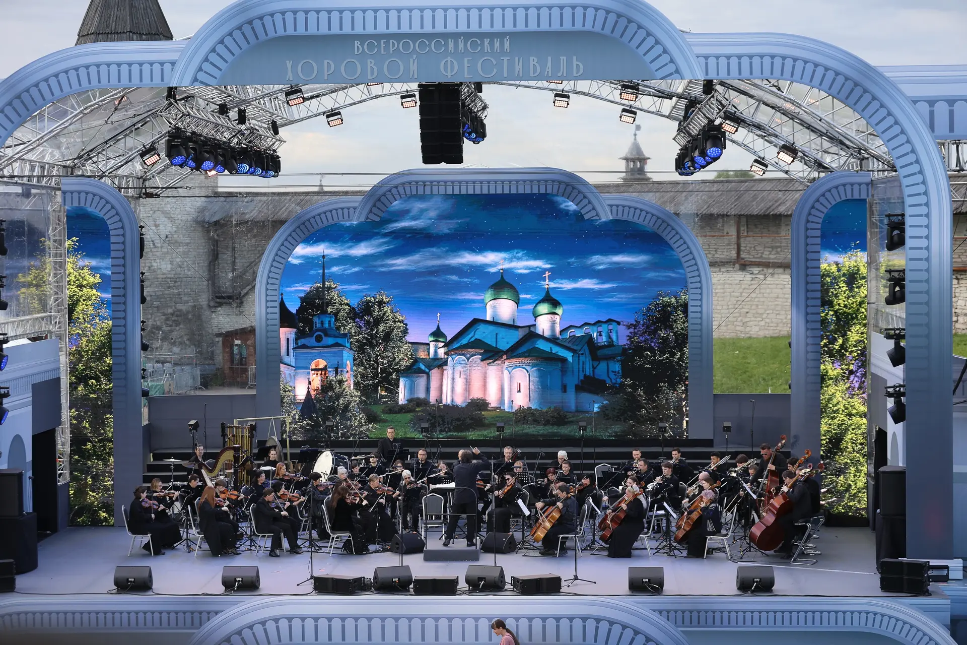 Фоторепортаж первого дня Всероссийского хорового фестиваля им. М.Ф. Гривского.

12 июня, в День Росс