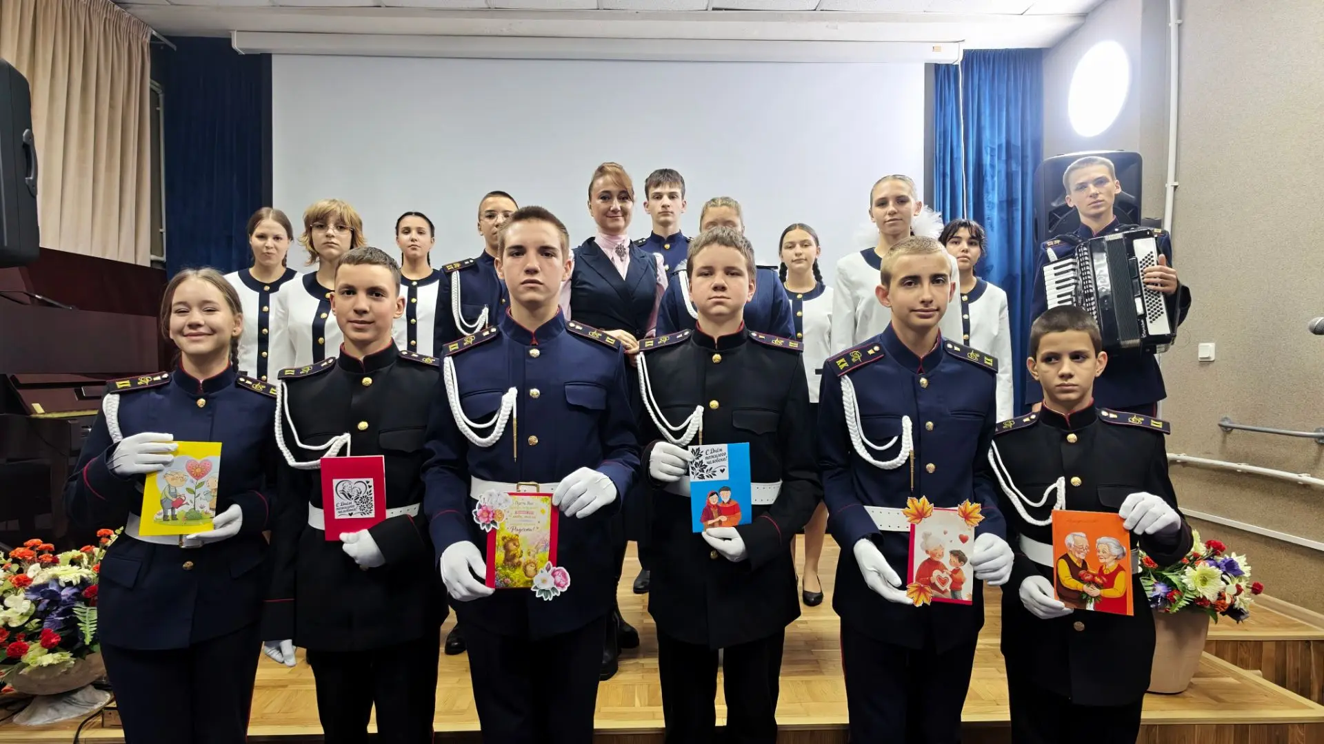 Кадеты и сотрудники ГСУ СК России по городу Санкт-Петербургу посетили "Дом-интернат вет...
