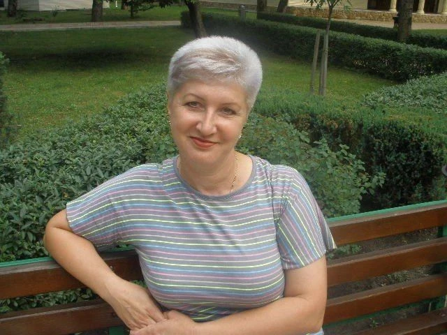 Сегодня свой день рождения отмечает директор СОШ № 4 г. Лабинска — Бабенко Дина Михайло...