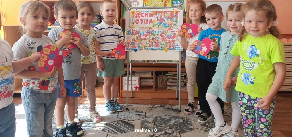 21 июня особенный день — День отца!🧍‍♂️

В третье воскресенье июня во всём мире отмечают Международ