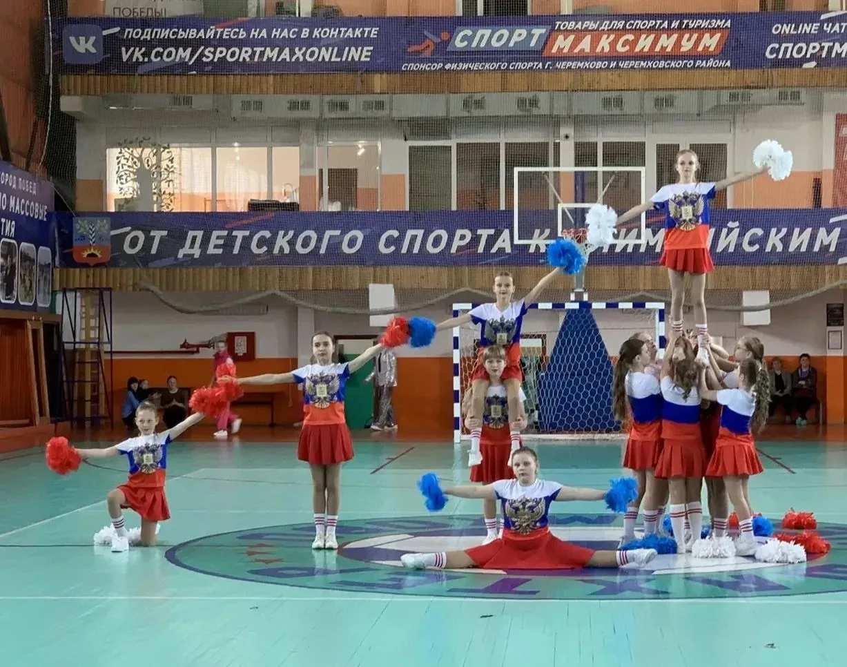 Танцевальный коллектив «Ритм» поздравляет с Днём Государственного флага Российской Феде...
