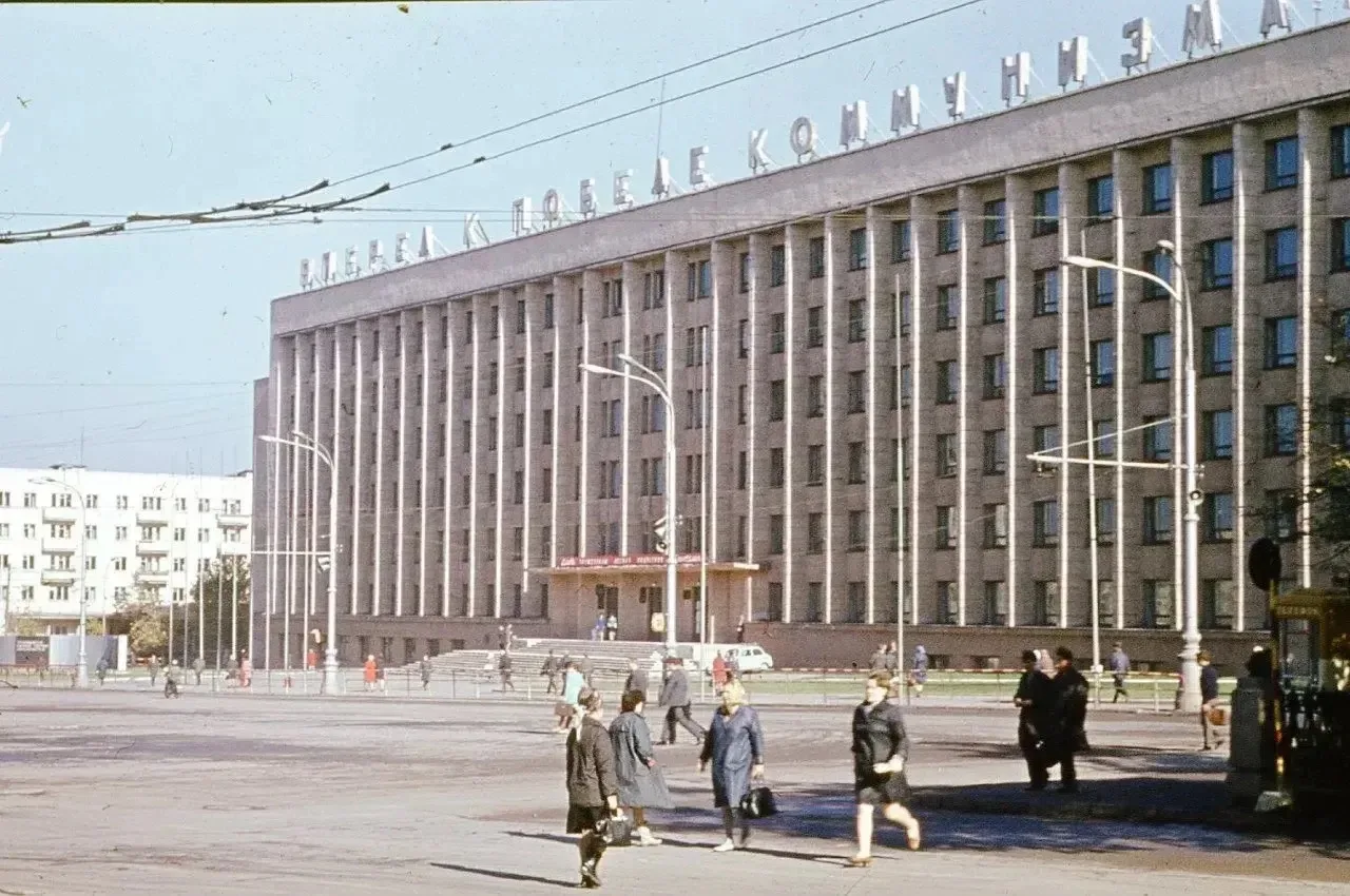 Октябрьская площадь