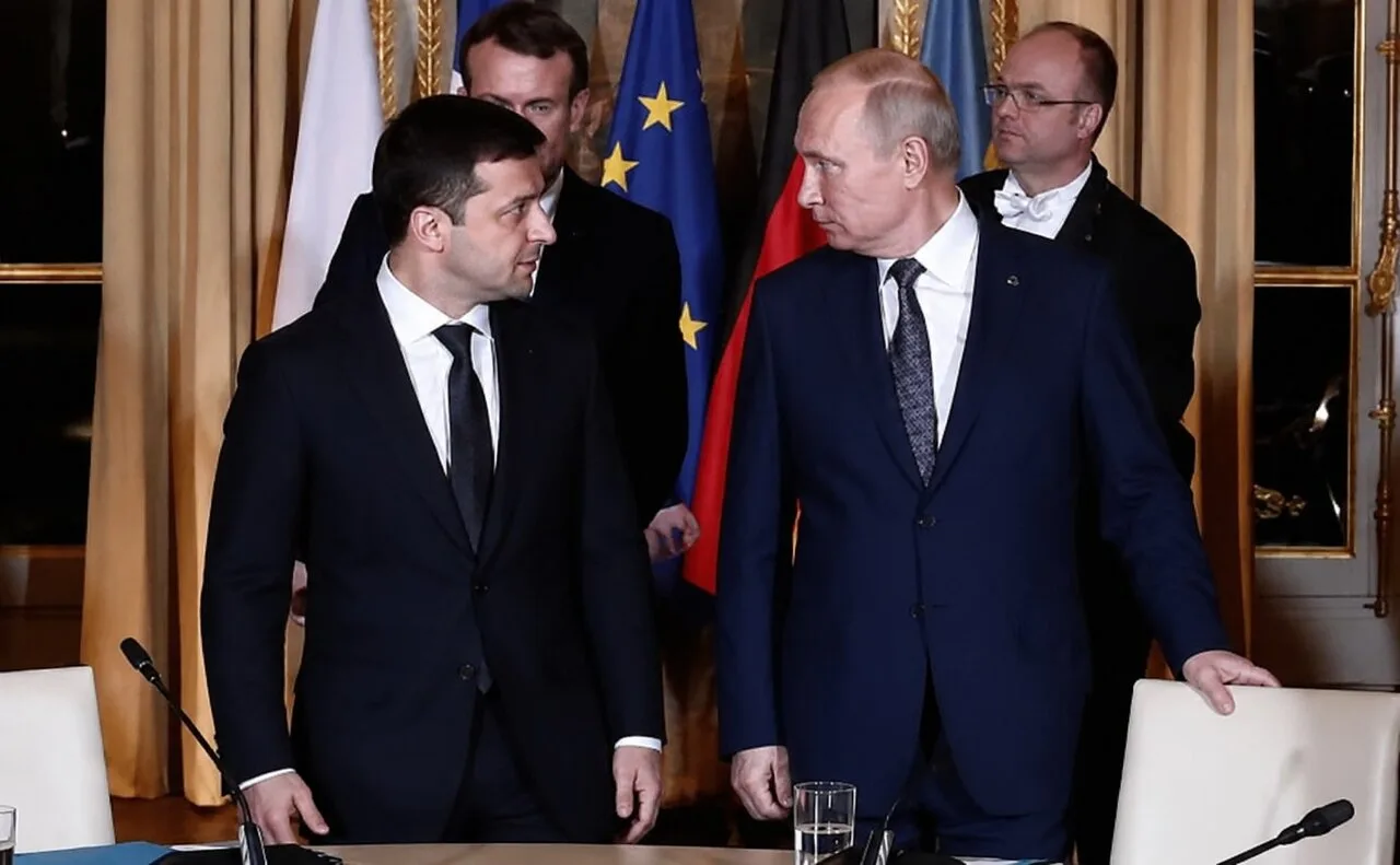 Владимир Зеленский заявил, что предложил Владимиру Путину встретиться на саммите G7 во Франции (15–1