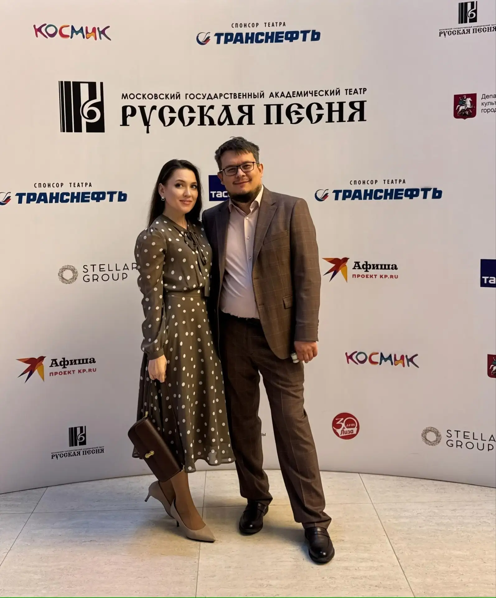 Нам с Димкой выпала особая честь — оказаться в зале Театра «Русская песня» в тот вечер, когда сцена 