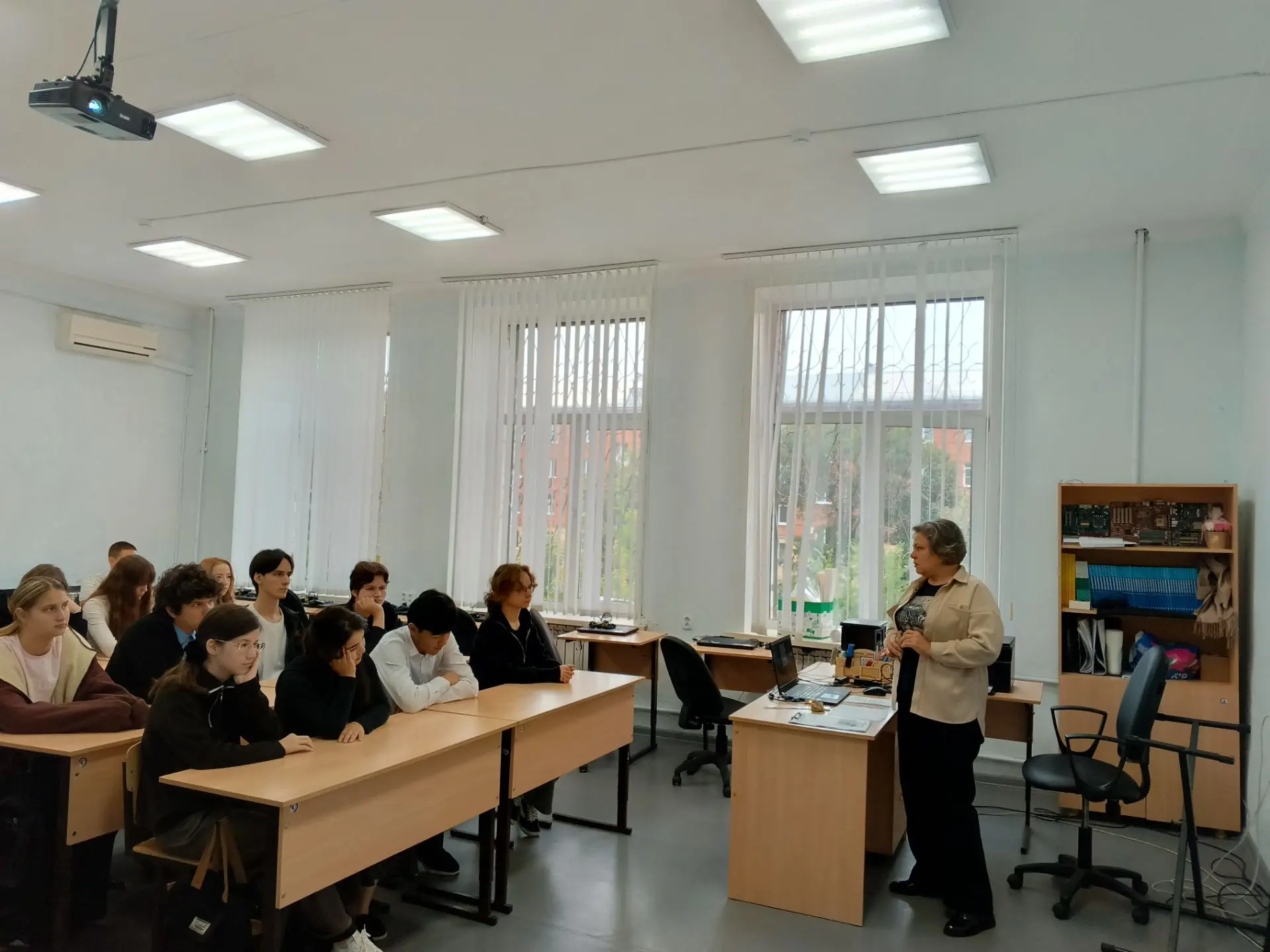 🎓 Важное мероприятие для наших старшеклассников провела педагог - психолог Черныш А.Д....