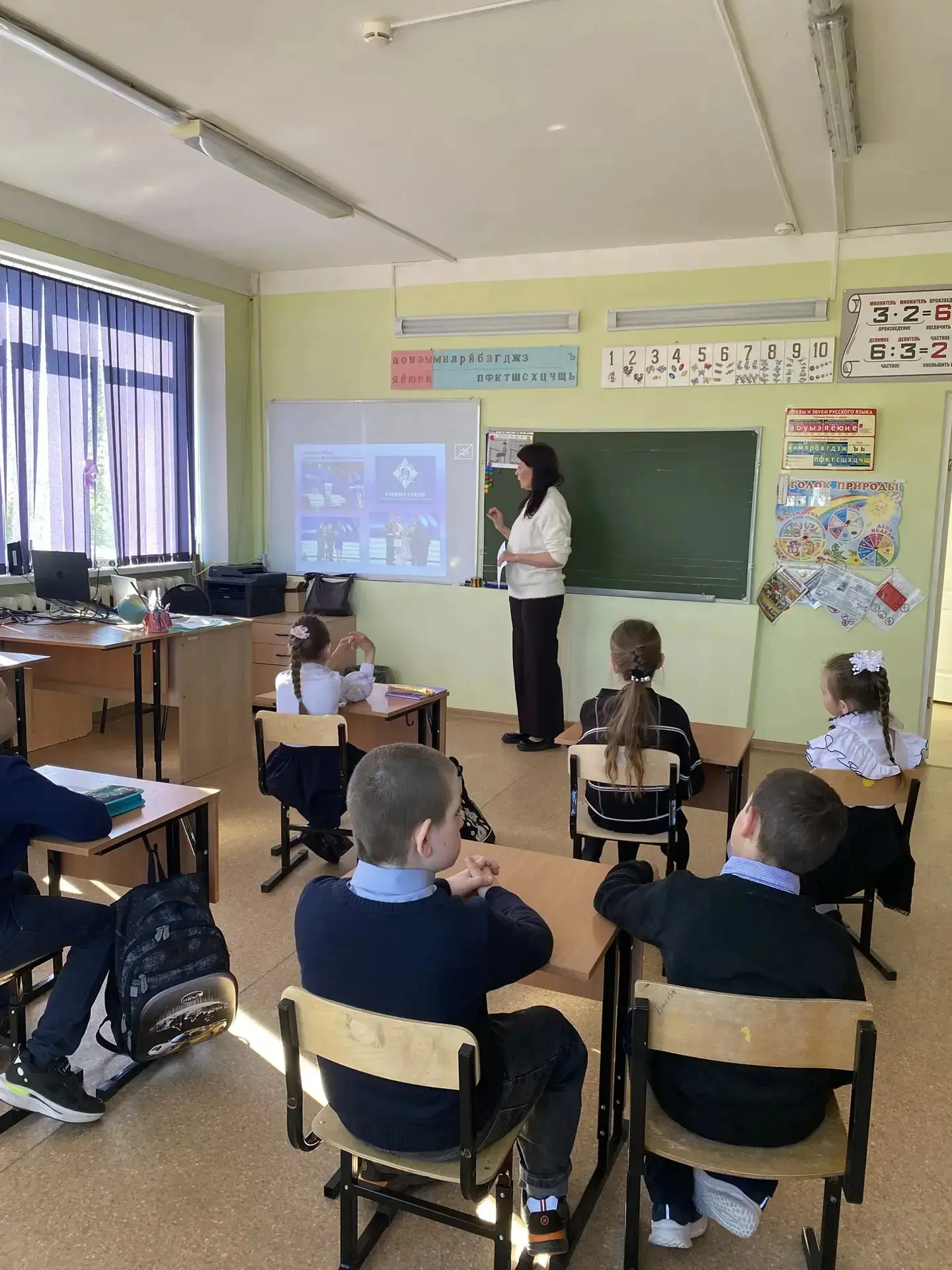 В МОАУ «Маревская СОШ» для учащихся 1–4 классов прошёл урок мужества «Горячее сердце».