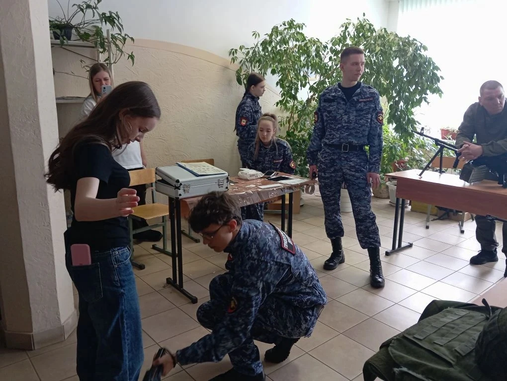 🚀 Шаг к будущему: 9 «Б» класс на областном интенсиве в Экономическом университете!   🗓 17 февраля на