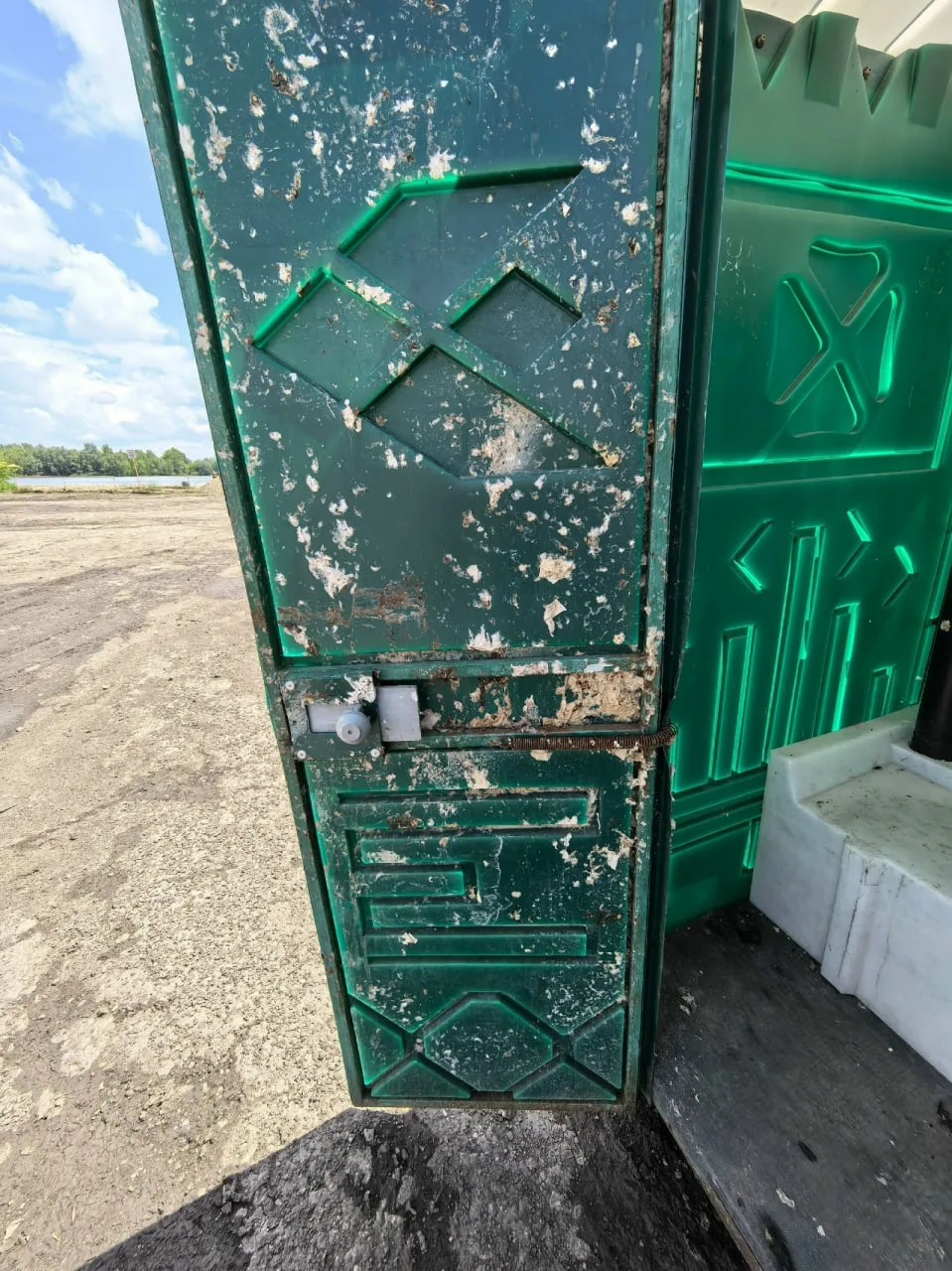 Жители Новокуйбышевска пожаловались на состояние биотуалетов у озера Орлово

Представители администр