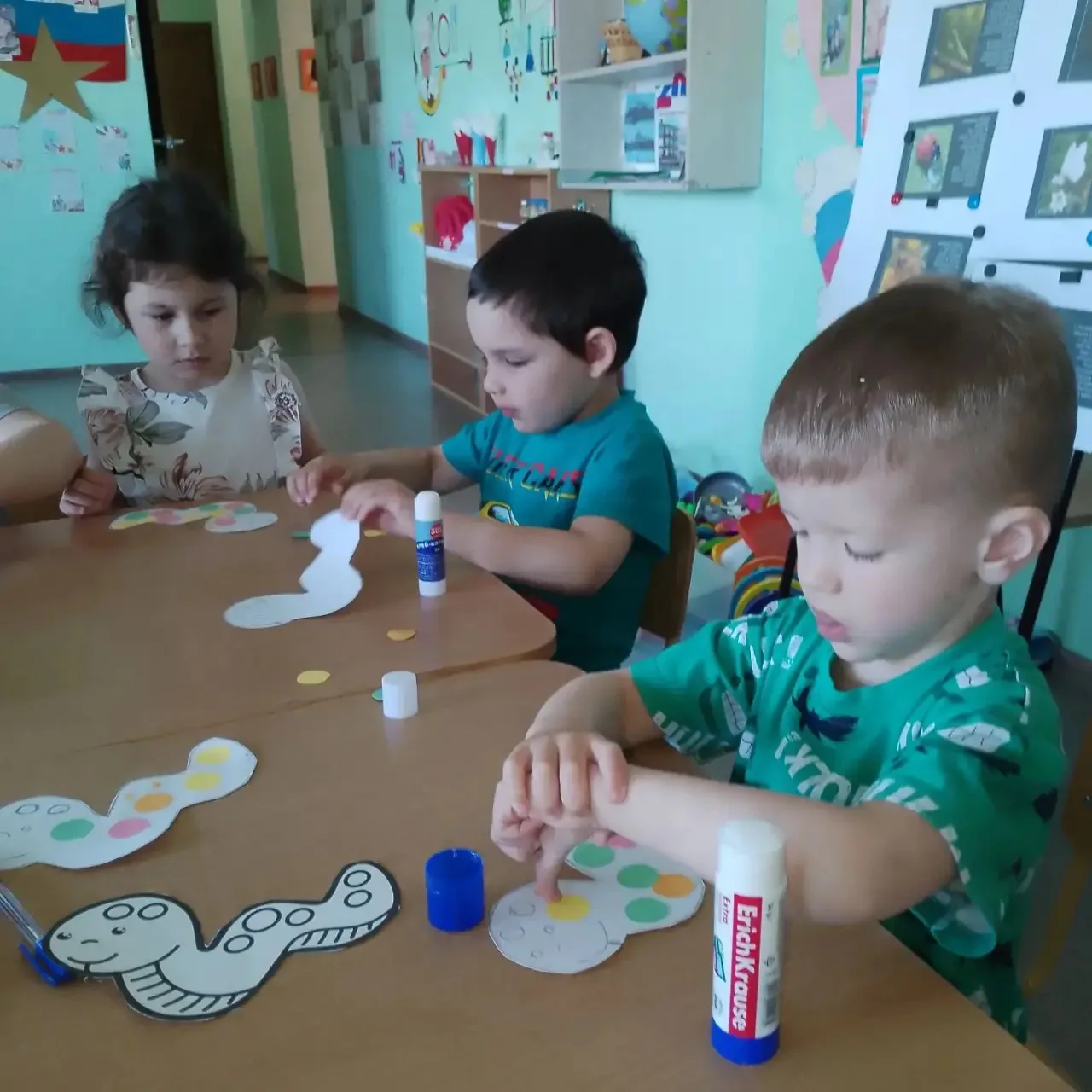 Дети гр «Звоночки»отправились в удивительное путешествие по миру насекомых! Насекомые -...