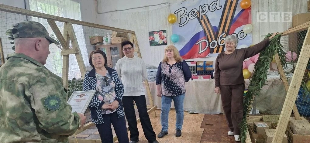 Медали "За помощь и содействие" и  благодарственные письма вручили руководители учебной роты доброво