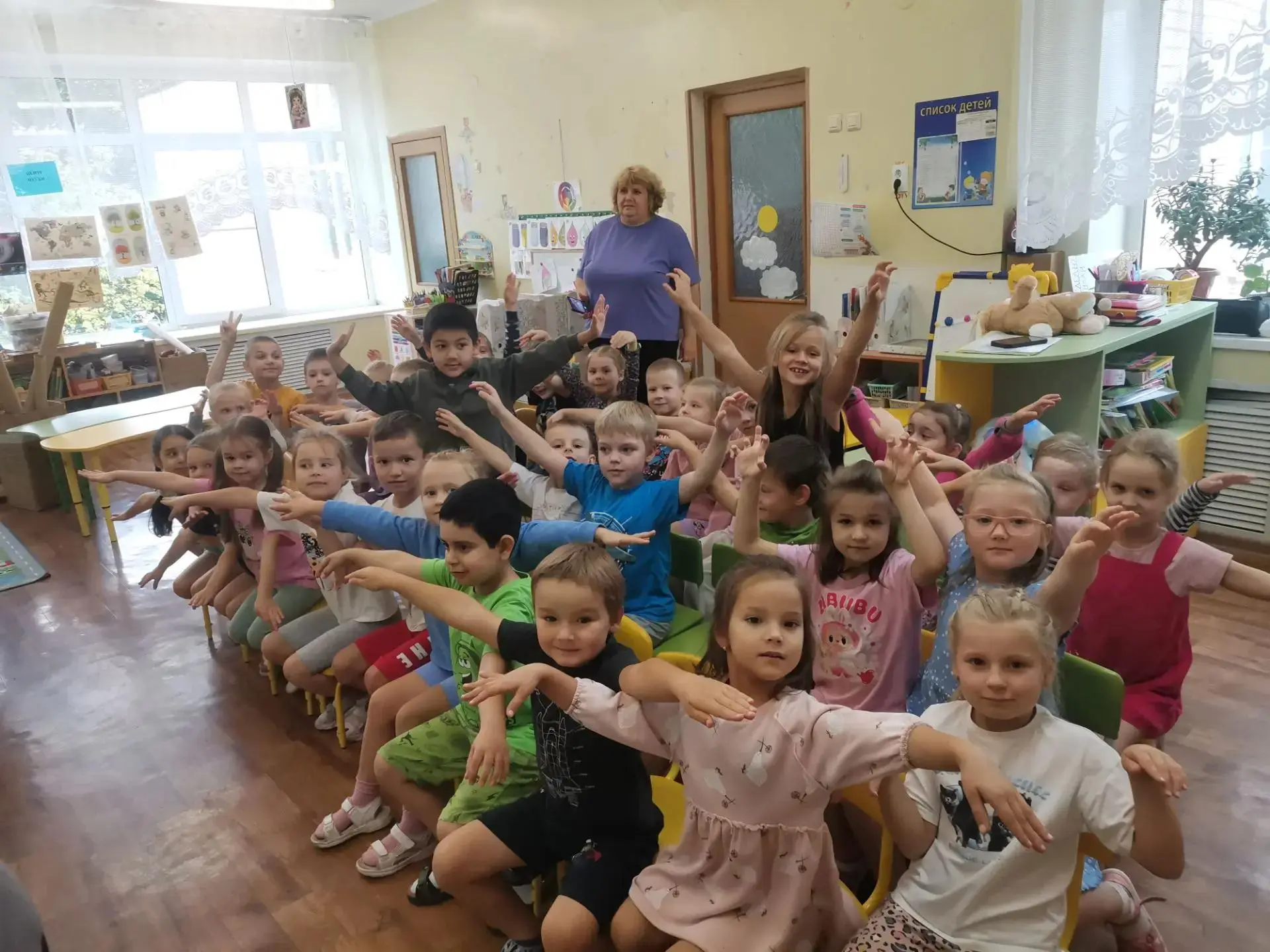 Библиотека в гостях у ребят из детского сада "Лада" с рассказом о больших хищных птицах...