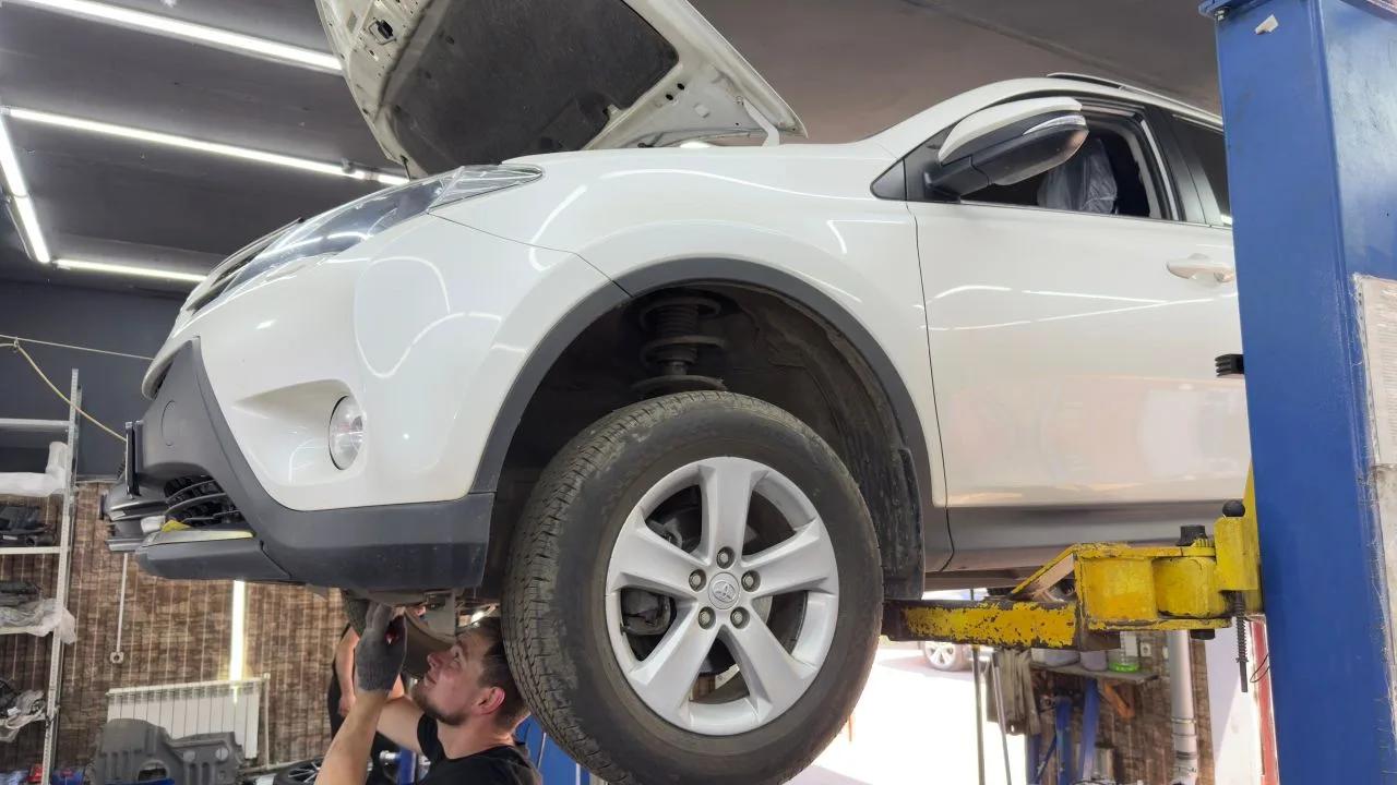 Toyota RAV4 2013 года, пробег 109 597 км — выполнили работы по системе охлаждения и кон...