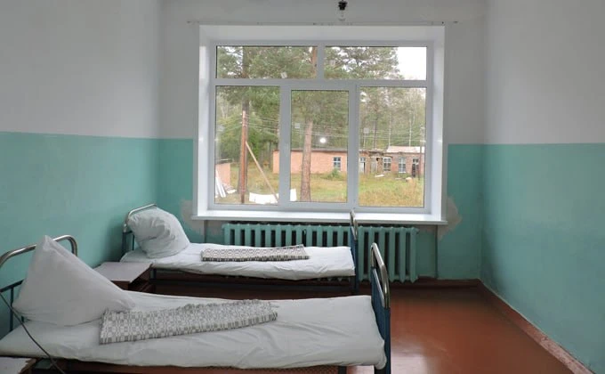 В больнице, в двухместной палате, лежали два безнадежных больных. У них были совершенно одинаковые к
