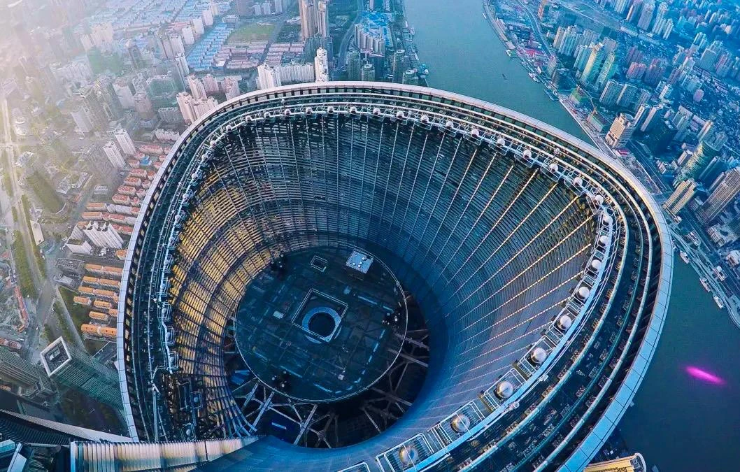 Шанхайская башня, Китай 🇨🇳  🔹 Высота Шанхайской башни - 632 метра, 130 этажей. Это самое высокое зда