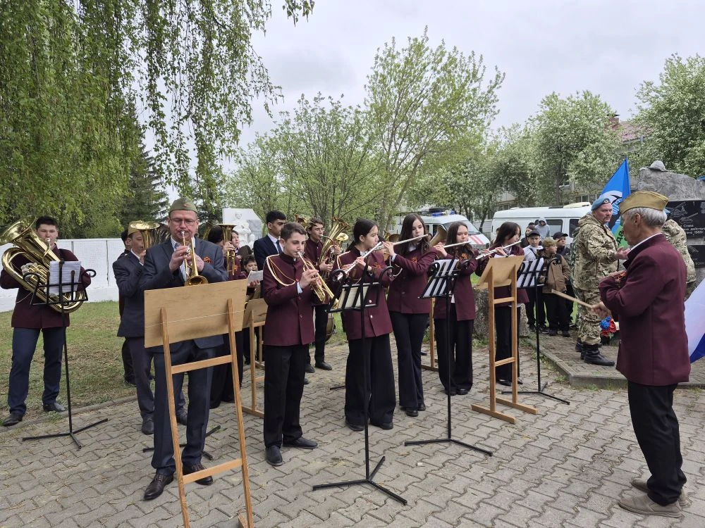 В сердце Парка Победы, там, где каждый камень, каждая аллея дышит историей, происходит самое торжест