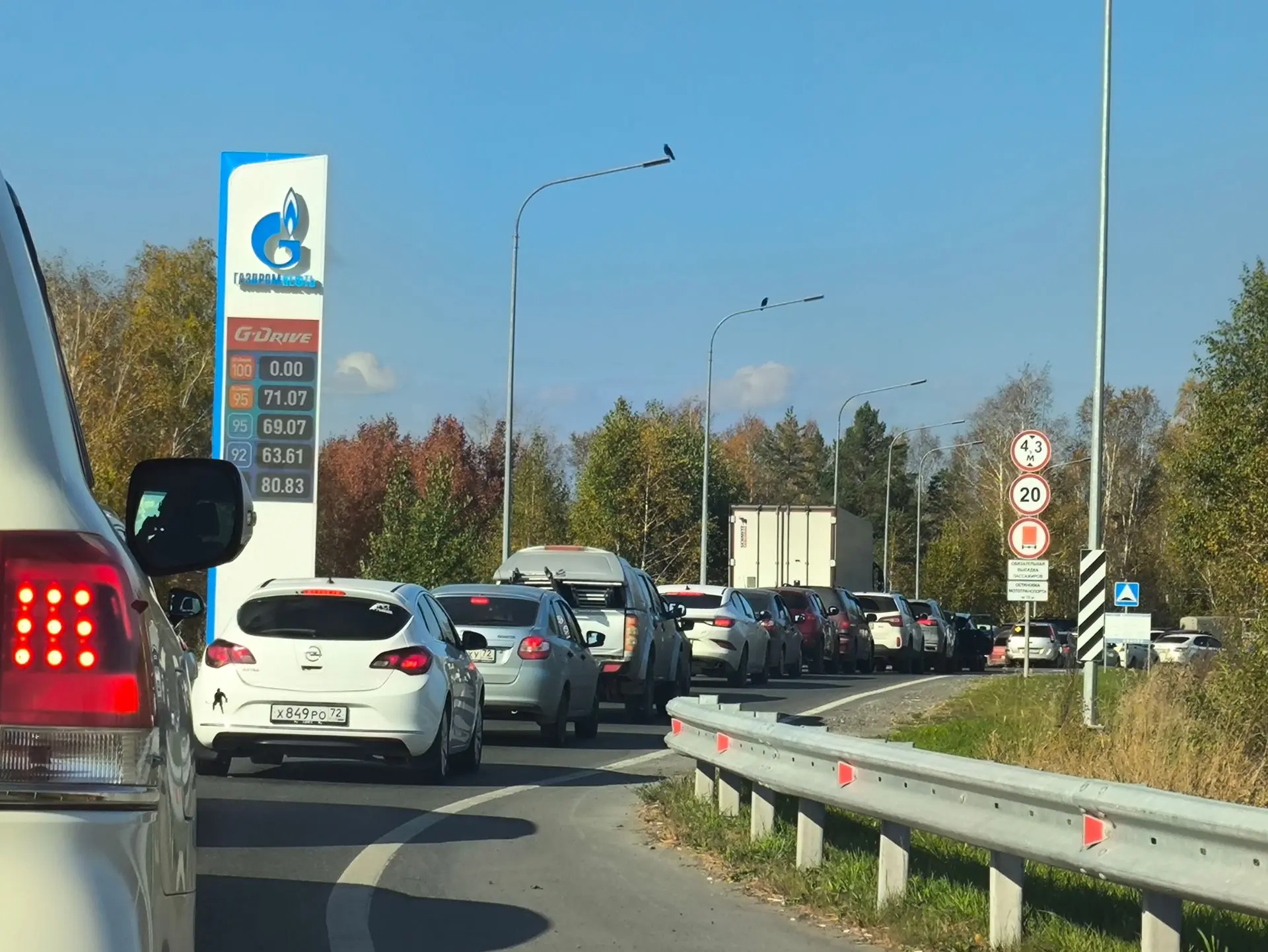 13:00. Кольцо Рощино. ГПН. Очередь на минут 30