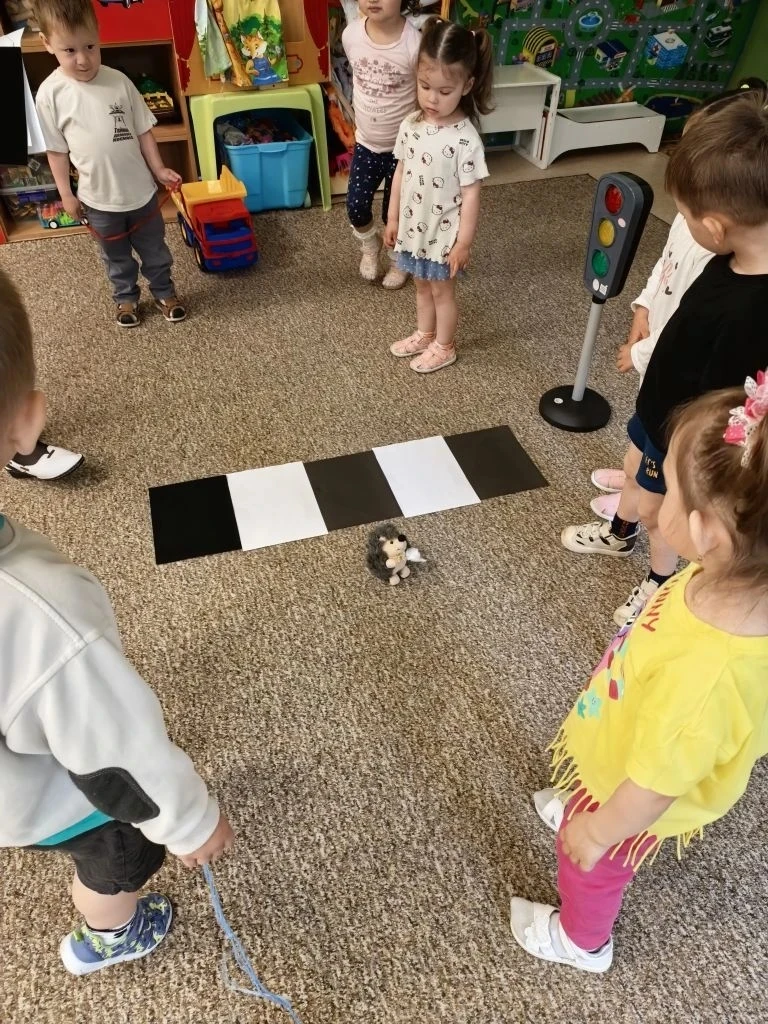 🐝✨ Группа «Пчёлки»: учим ПДД — и это совсем не скучно! ✨🚦

Ребята из группы «Пчёлки» сегодня отпра