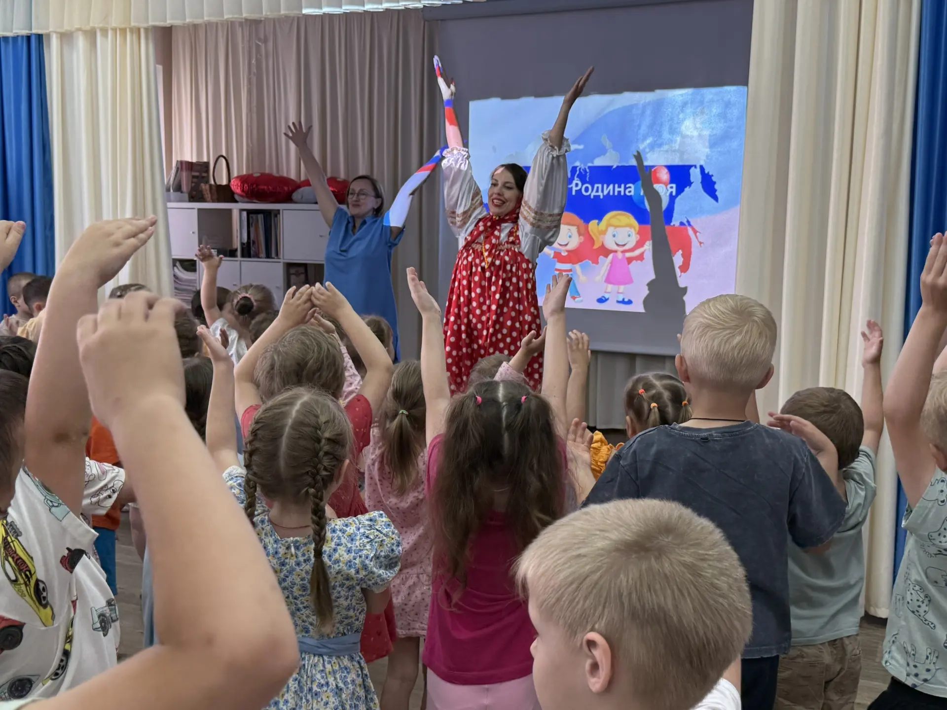 🇷🇺 Россия — это мы с вами!

🎨 В нашем детском саду прошёл тематический день, посвящённый главному