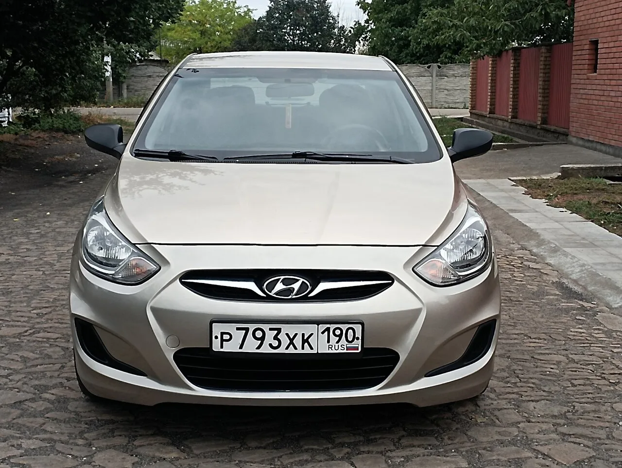 Продам HYUNDAI SOLARIS 2012, 1.4 газ-бензин, автомат, б/у, Макеевка, 700000 руб.