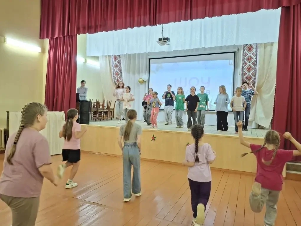 Шоу талантов прошло сегодня в школьном лагере! 🔥
Какие же энергичные, талантливые, харизматичные де