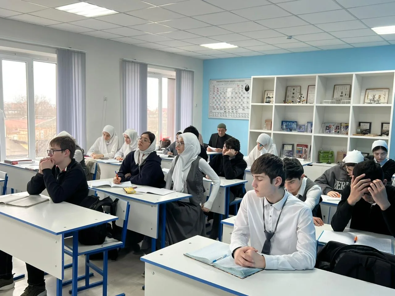В объединении «Олимпиадная химия» продолжаются занятия!