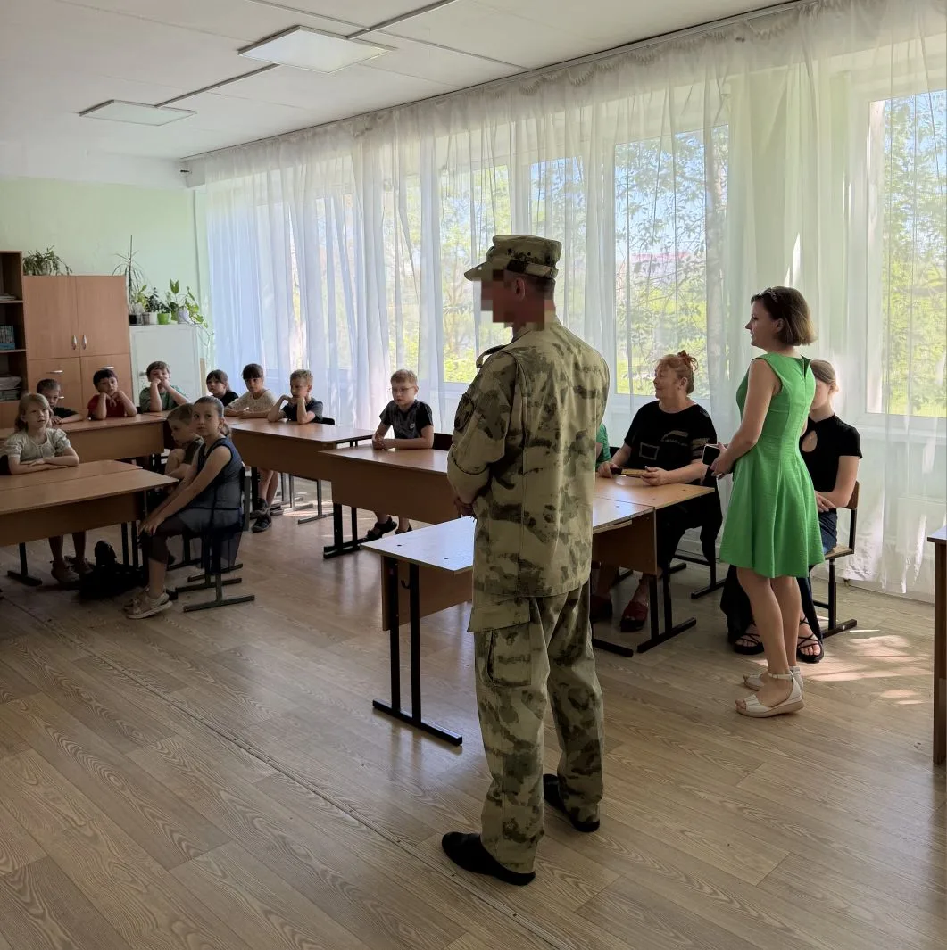 🎉 День России в нашем лагере: встреча с военнослужащим! 🎉

В преддверии Дня России, в нашем лагере