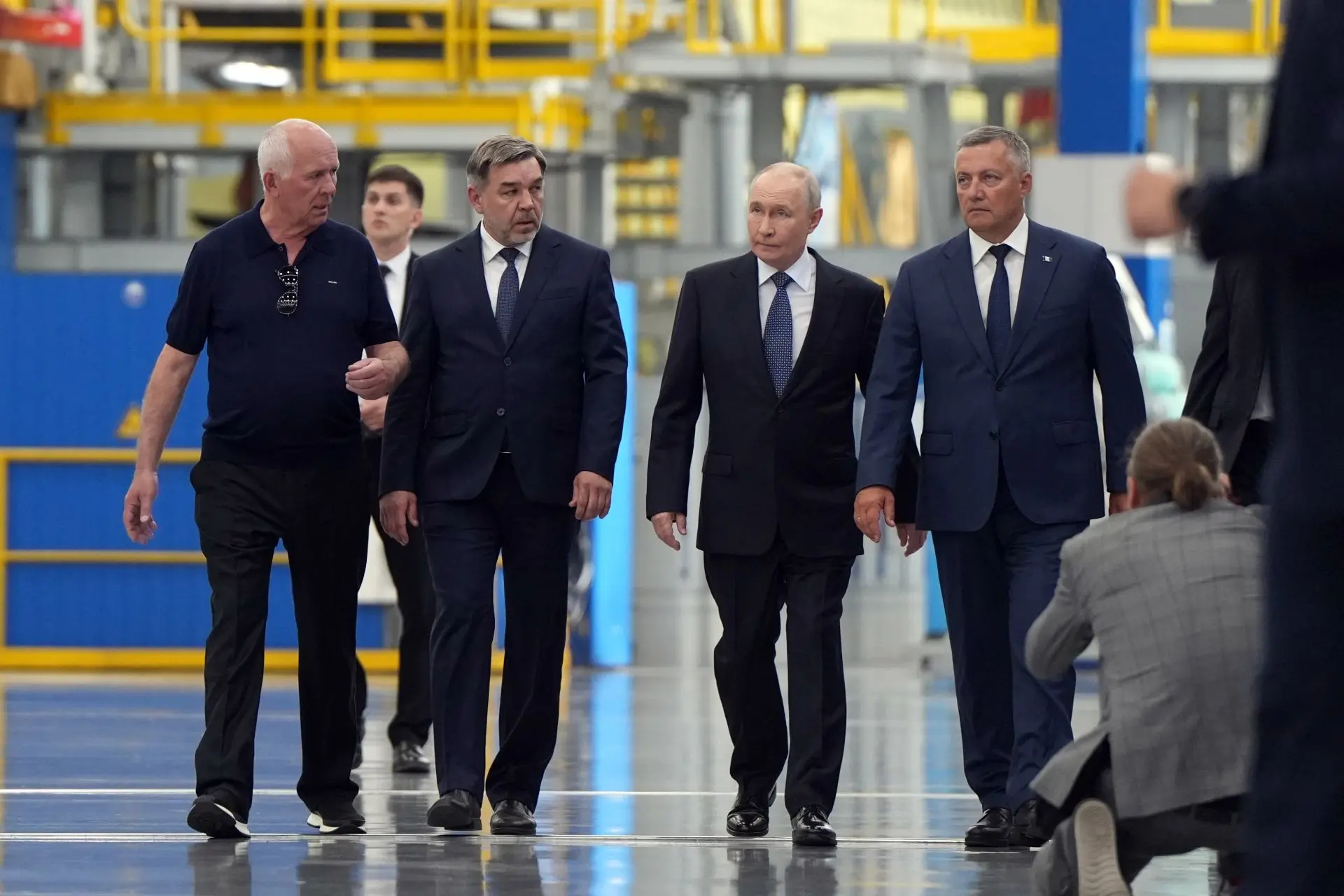 Президент России Владимир Путин посетил Иркутский авиационный завод