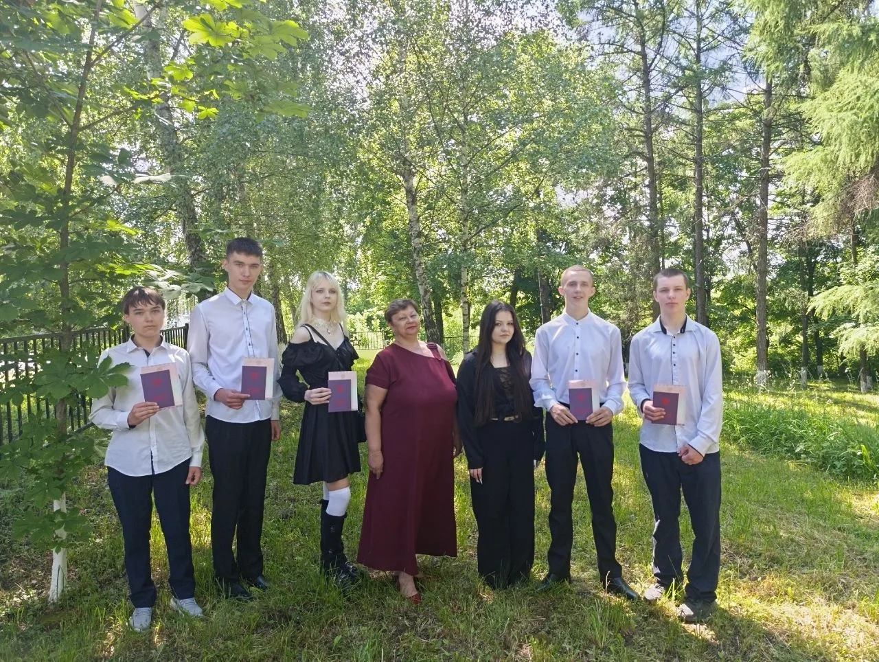 🎓В нашей школе состоялось торжественное вручение аттестатов обучающимся 9-х классов! Это был волнит