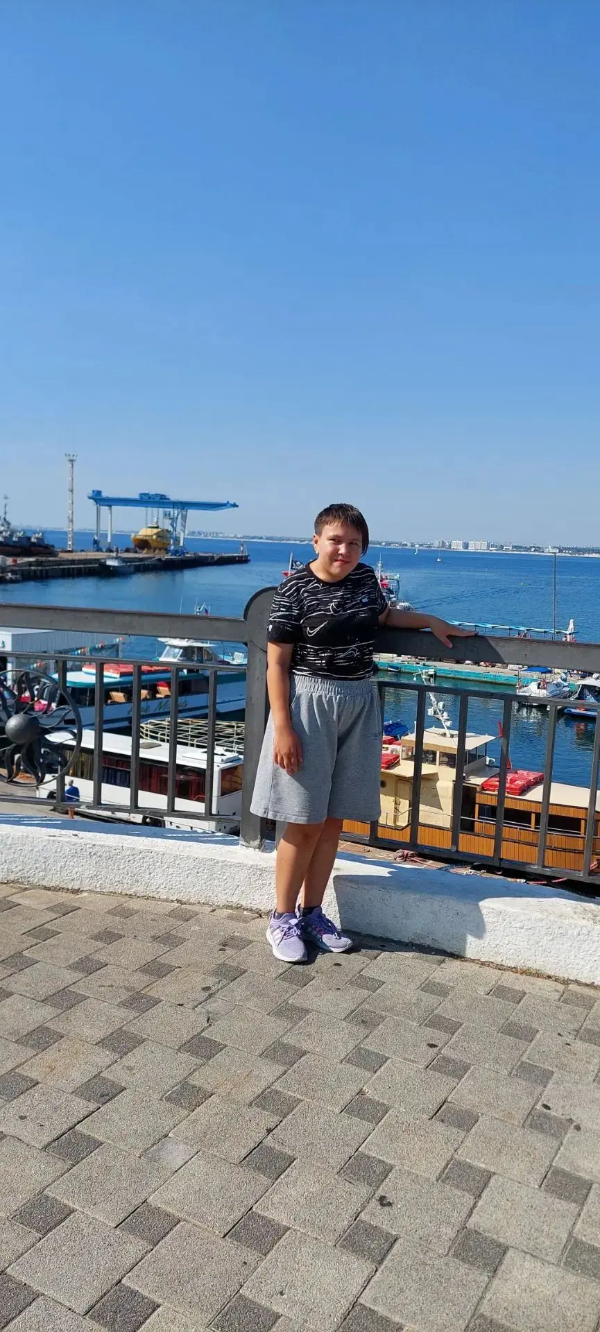 Это лето поет, это лето нам дарит праздник,