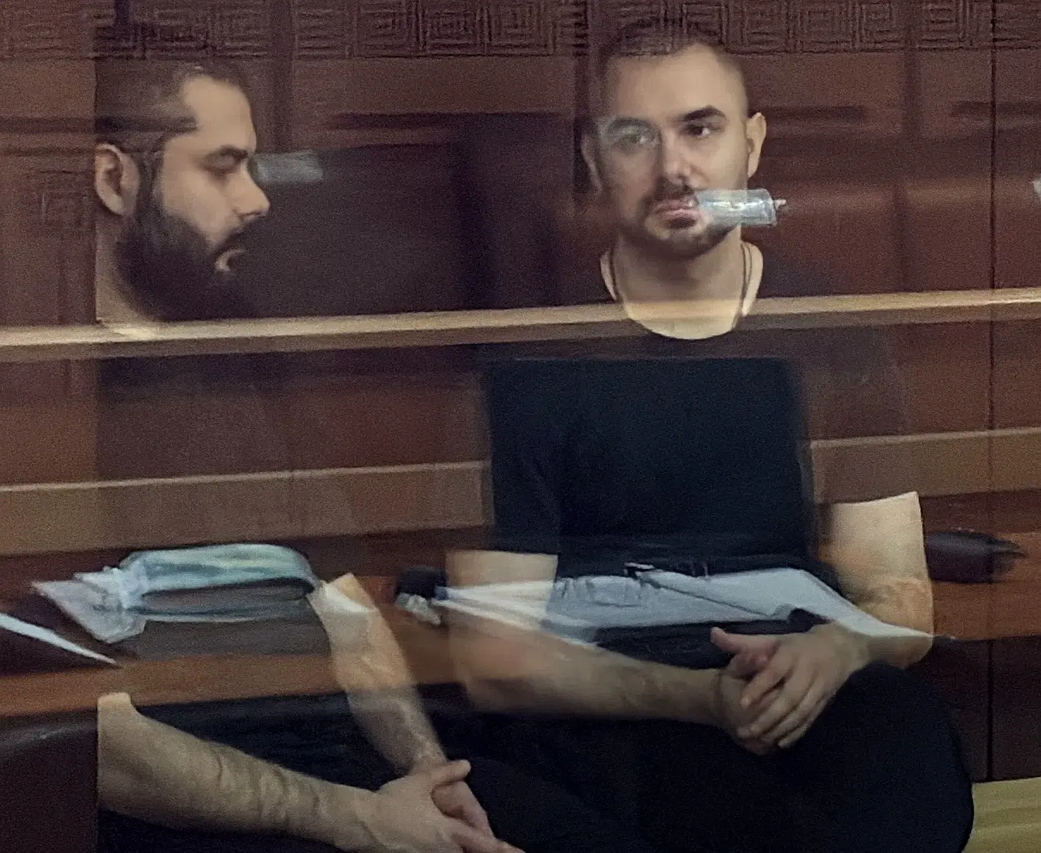 В Оренбургском областном суде проходит заседание по делу братьев Макаровых.

Егор (который обвиняетс