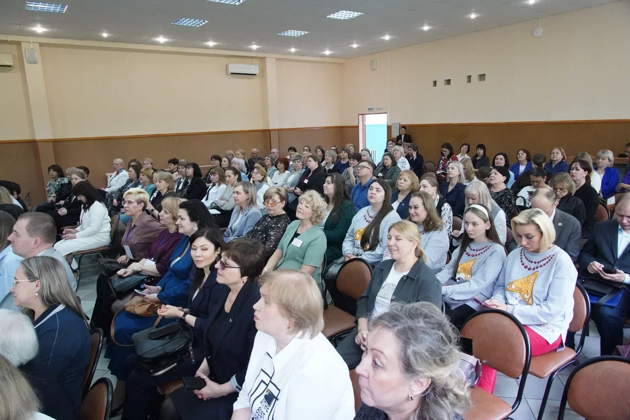 Берёзовский принял заключительный в этом году День министерства образования.  В школах, детских сада