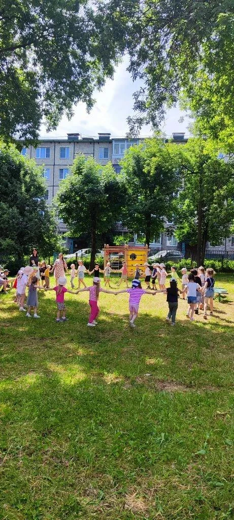 В нашем детском саду прошел яркий и трогательный праздник, посвященный Дню России. Торж...