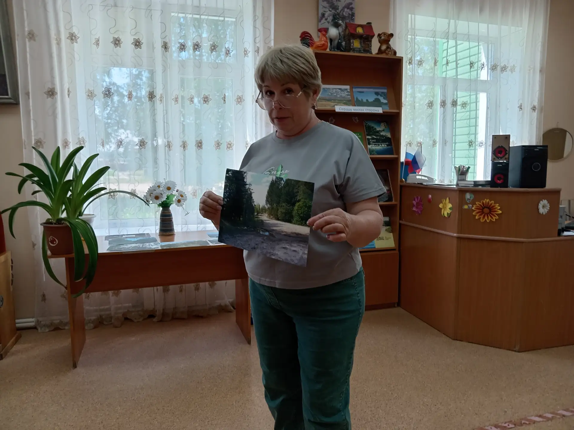 ЛИСТАЯ ЛЕТОПИСЬ РОДНОГО КРАЯ. ЧАС КРАЕВЕДЕНИЯ В БИБЛИОТЕКЕ

🌲 В библиотеке п. Большой Кордон совмес