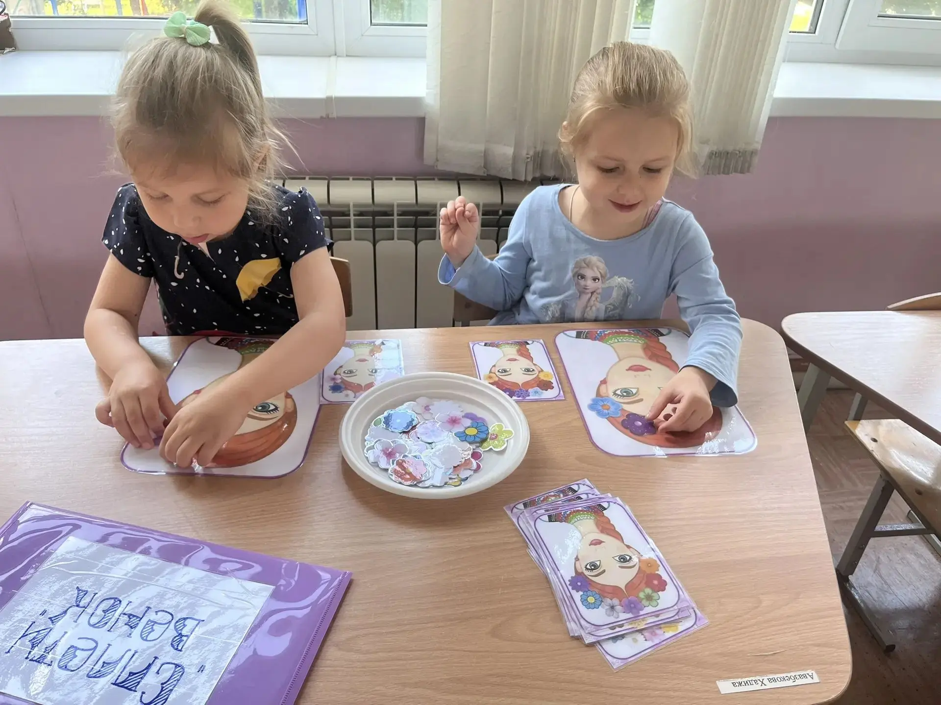 Цветочный день в средней группе! 🌸

Сегодня у нас царила атмосфера настоящего лета — яркая, ароматн