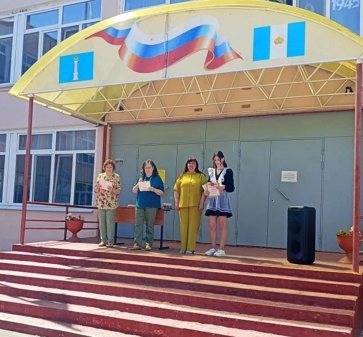 🎓 Ещё один учебный год — в копилке школьной жизни. 22 мая в 1 корпусе прошли итоговые линейки для уч