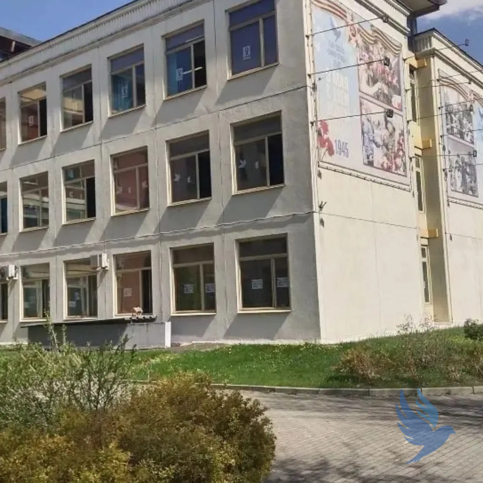 🕊️ Помним. Гордимся. Творим. 🇷🇺  Каждый год наша школа принимает участие во Всероссийской акции «Окн