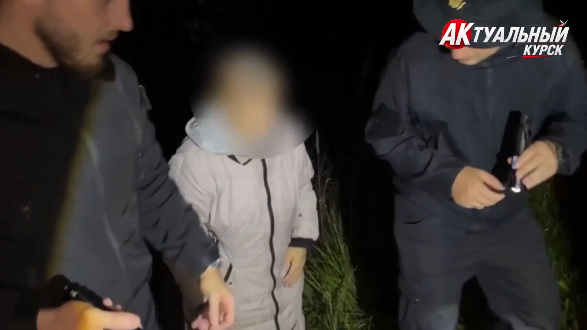 Заблудившуюся в лесу пенсионерку искали пять часов, а когда нашли — не забыли даже про ...