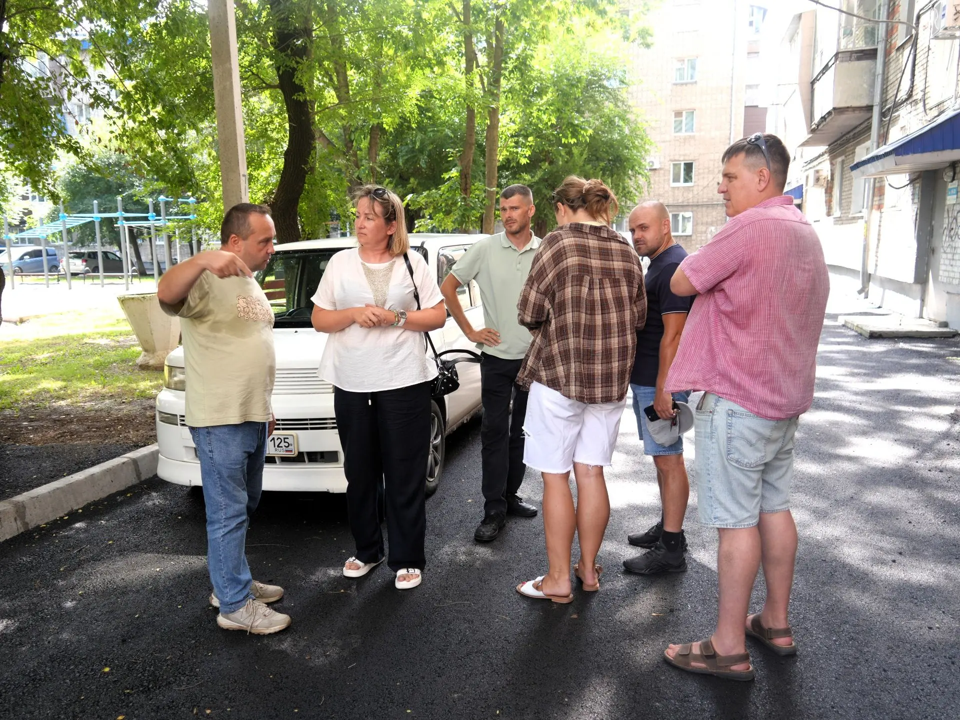 Депутатский контроль на объектах благоустройства: в Уссурийске проверяют ремонт дворов ...