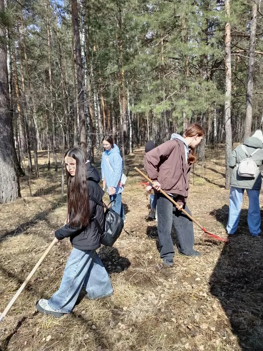 ✔️День памяти и добрых дел.  🪨25 апреля, в  субботу, ученики 5 «Б» класса вместе с классным от руков