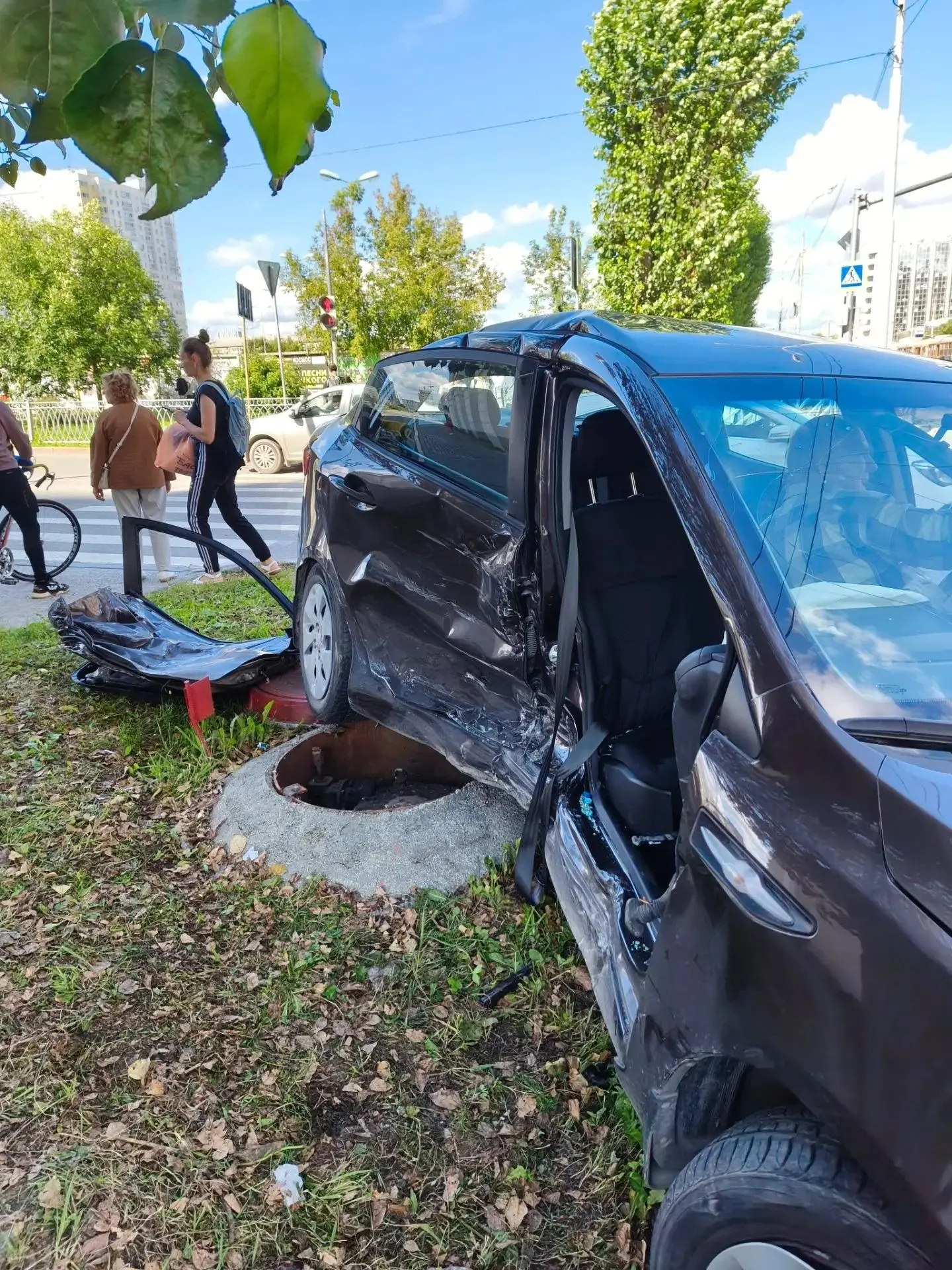 18 августа, на оживлённом перекрёстке столкнулись две машины Kia и Exeed. Ситуация была...