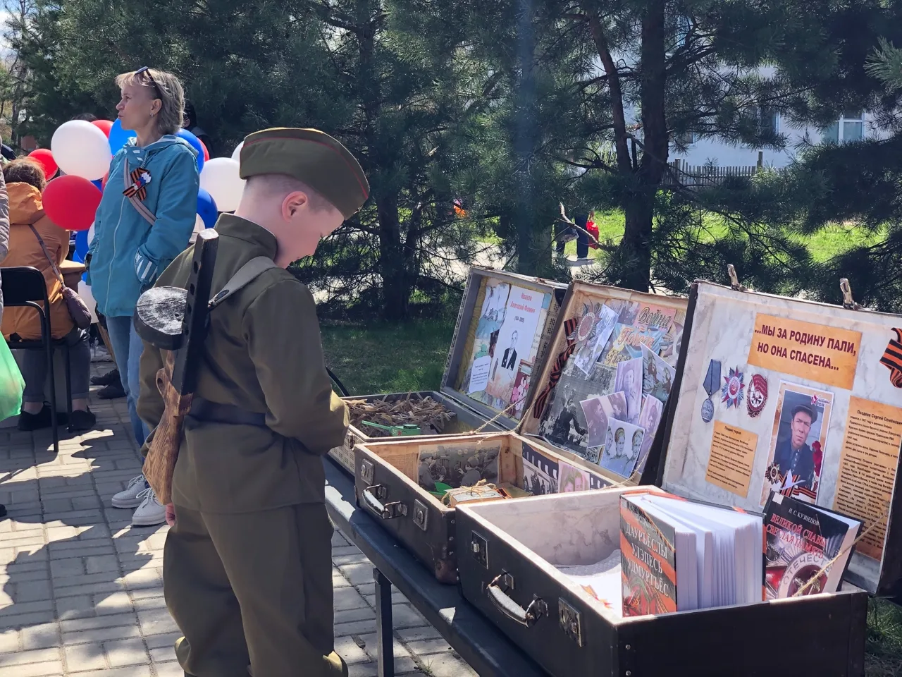 9 мая с 10.00 до 13.00 ч.  в сквере Победы поселка Яр будет работать выставка «Женщины ...