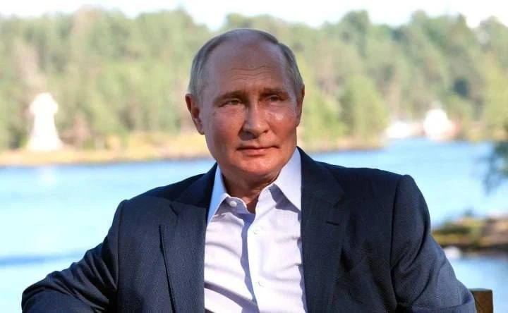 Только за возвращение Крыма  ему надо ставить памятник при жизни, не говоря уже про все...